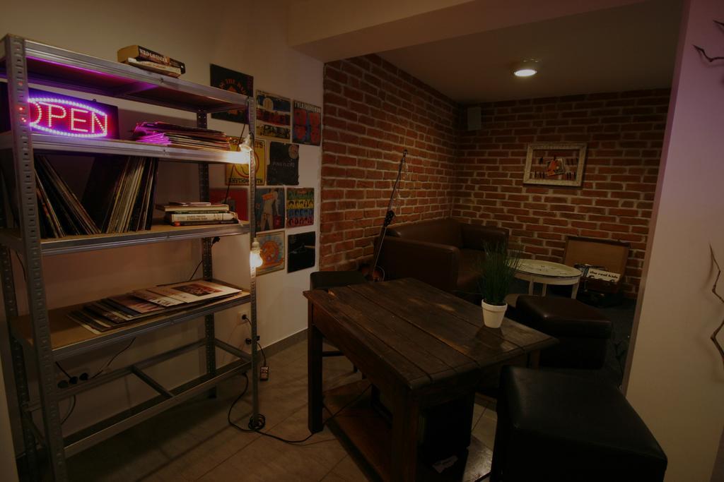 Pozitiv Hostel Zagreb Buitenkant foto