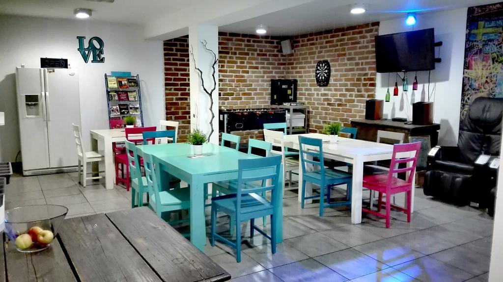 Pozitiv Hostel Zagreb Buitenkant foto
